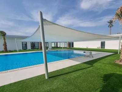 مظلات مسابح