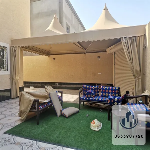 مظلات هرمية