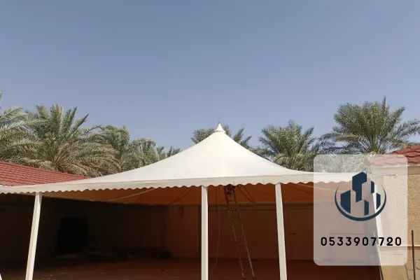 مظلات هرمية بهيكل خشبي فاخر وأنيق