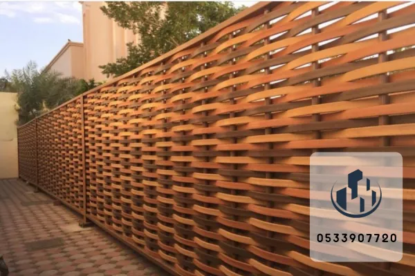 سواتر خشبية بألوان وتشطيبات مختلفة