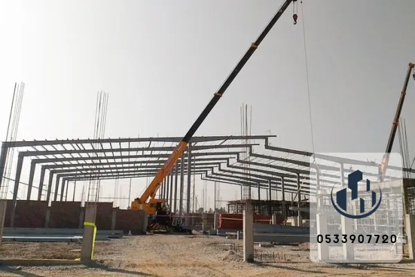 هناجر كبيرة لمواقف السيارات والمعدات