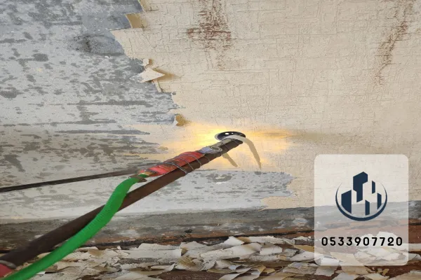 تنظيف وإزالة الدهانات القديمة بتقنية السفع الرملي الاحترافية