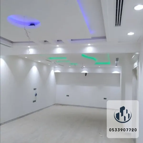 طلاء الأبواب والنوافذ بدهانات مقاومة للعوامل الجوية